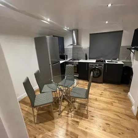 2 Bedroom Apartment In Hampdenrd Londra Esterno foto