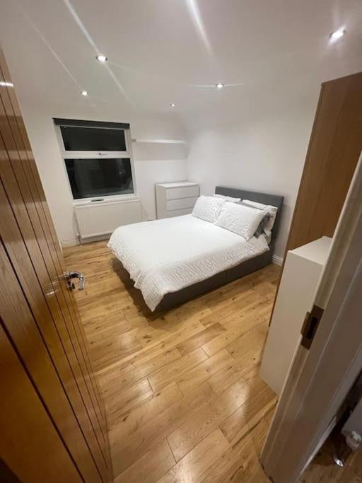 2 Bedroom In Hampdenrd Appartamento *