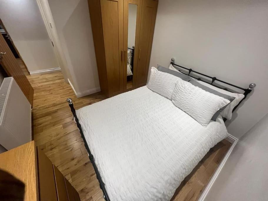 2 Bedroom In Hampdenrd Appartamento